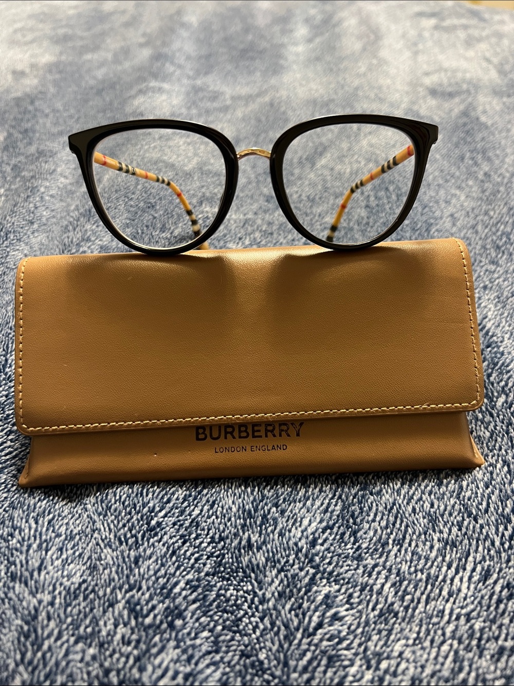 Burberry Black Cat-Eye Glasses with Tan Case